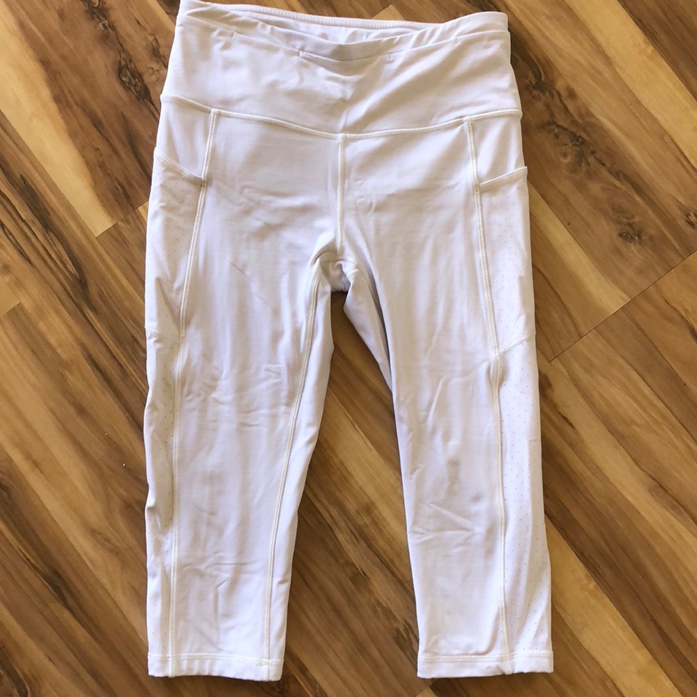 White Lululemon Cropped Yoga Pants